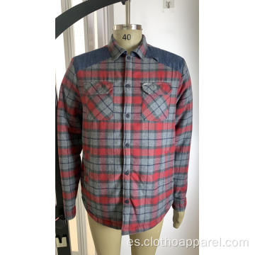 Camisa a cuadros roja y gris con doble bolsillo